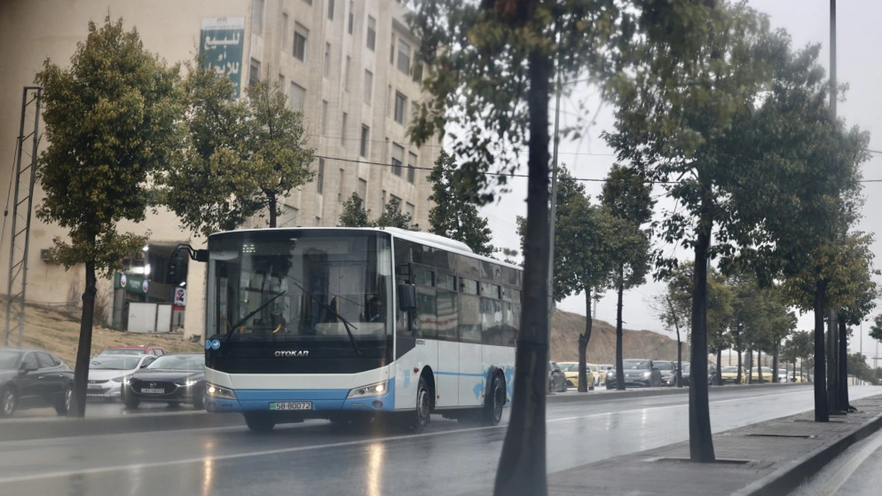 توقعات باستمرار الأجواء الباردة وهطل زخات مطرية متنوعة حتى يوم الأحد المقبل